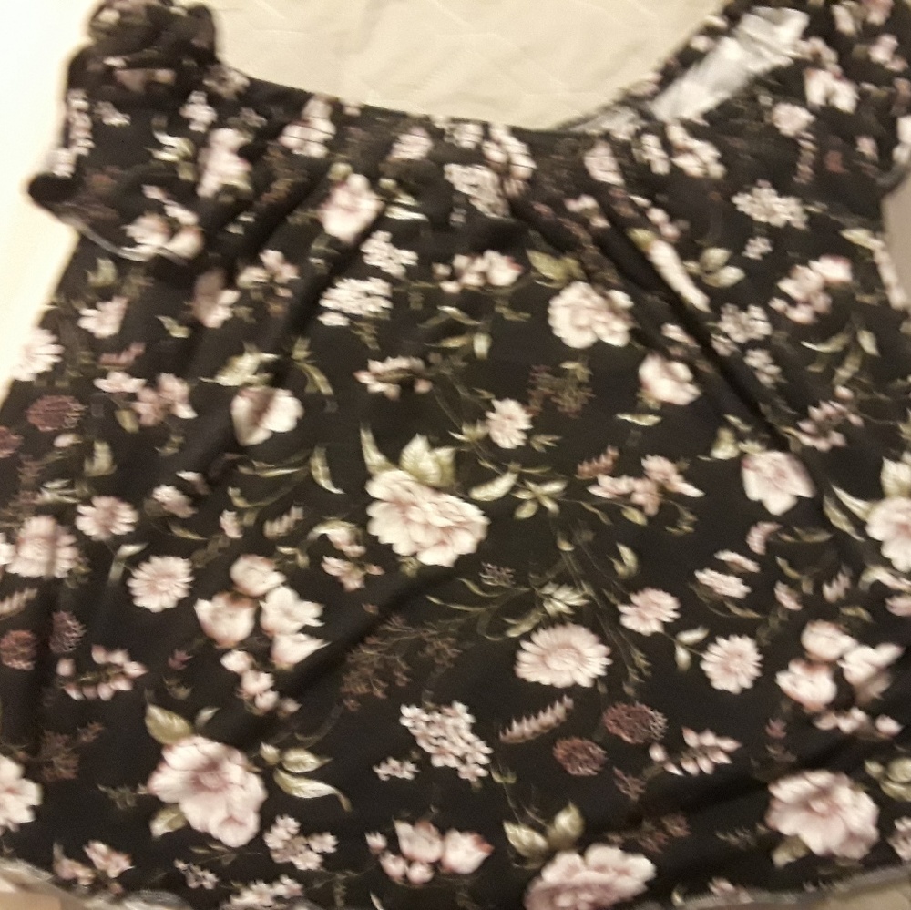 American eagle shoulder shirt